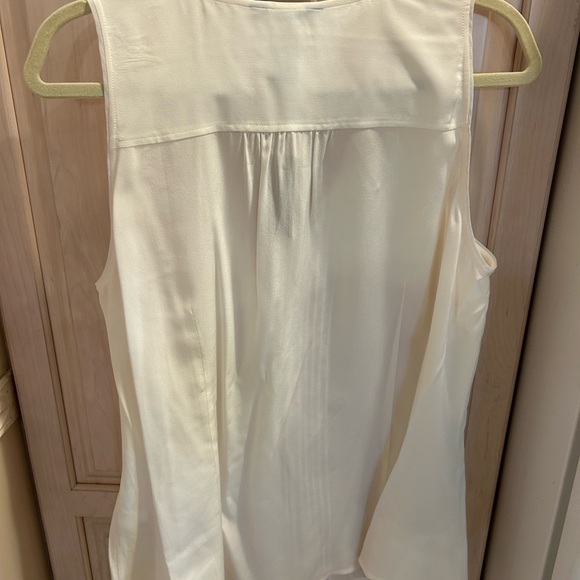 White House Black Market  Ruffle Front Shell Size XL New With Tags - Picture 3 of 3